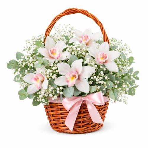 Цветочная композиция в корзине «Белоснежная грация»